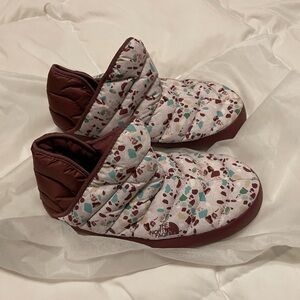 The North Face Women‘s Thermoball shoes
